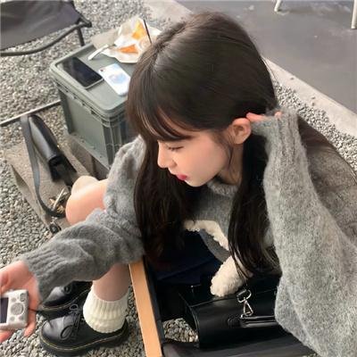 他在窥着你 在线观看封面